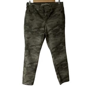 Universal Thread Women Army Jeans